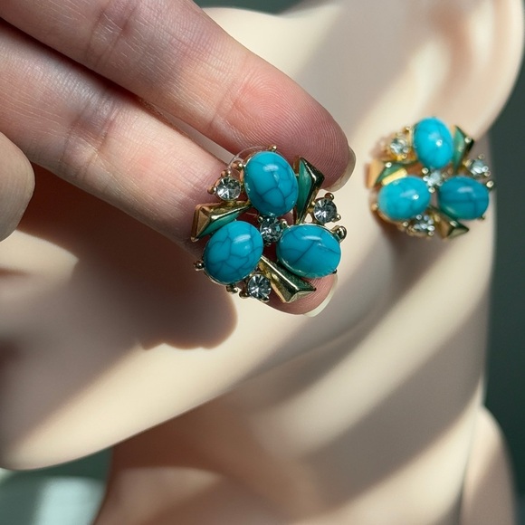 Elegant Turquoise and Gold Cluster Earrings - Picture 4 of 4